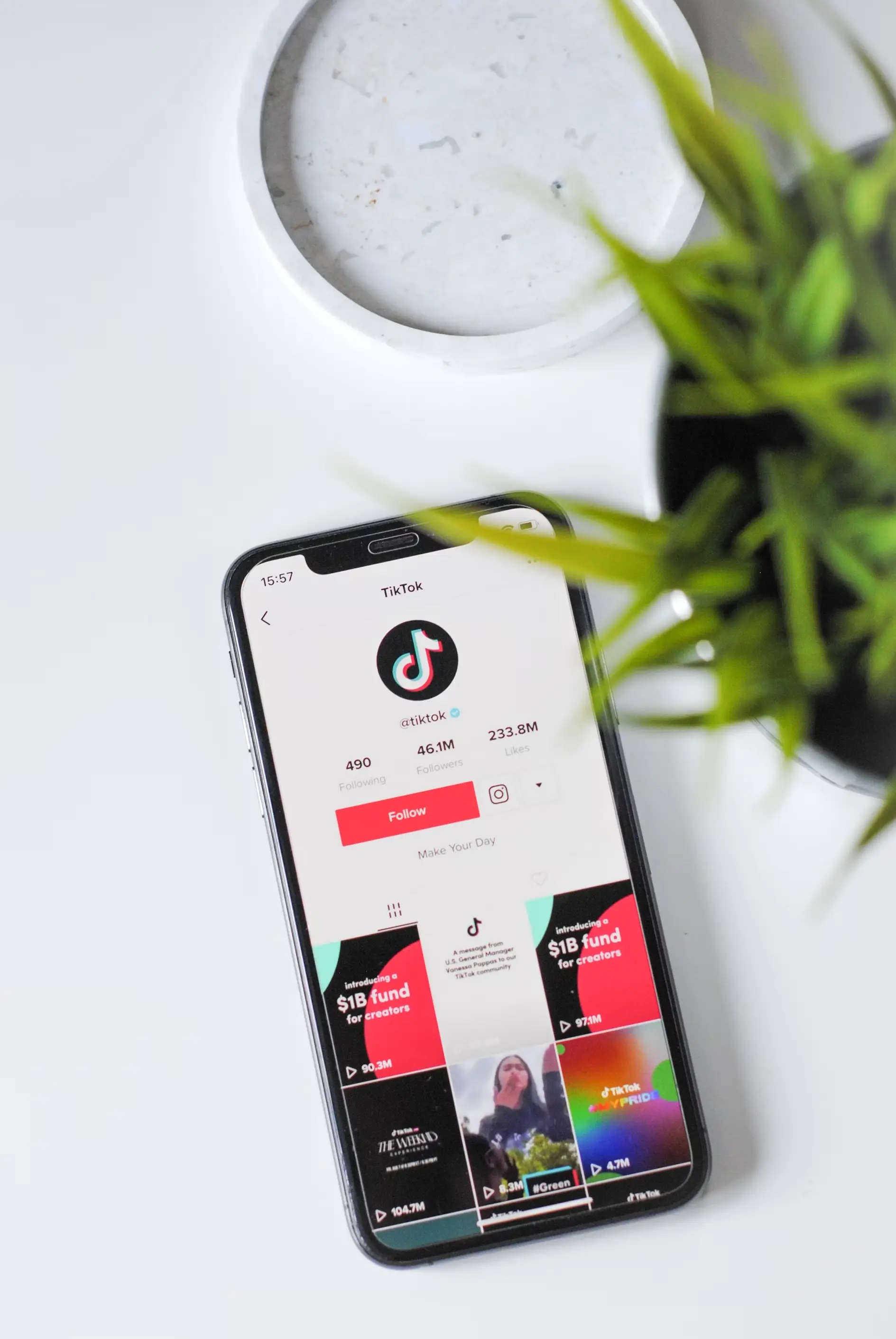 TikTok daag boodskapprogramme uit deur groepkletse bekend te stel