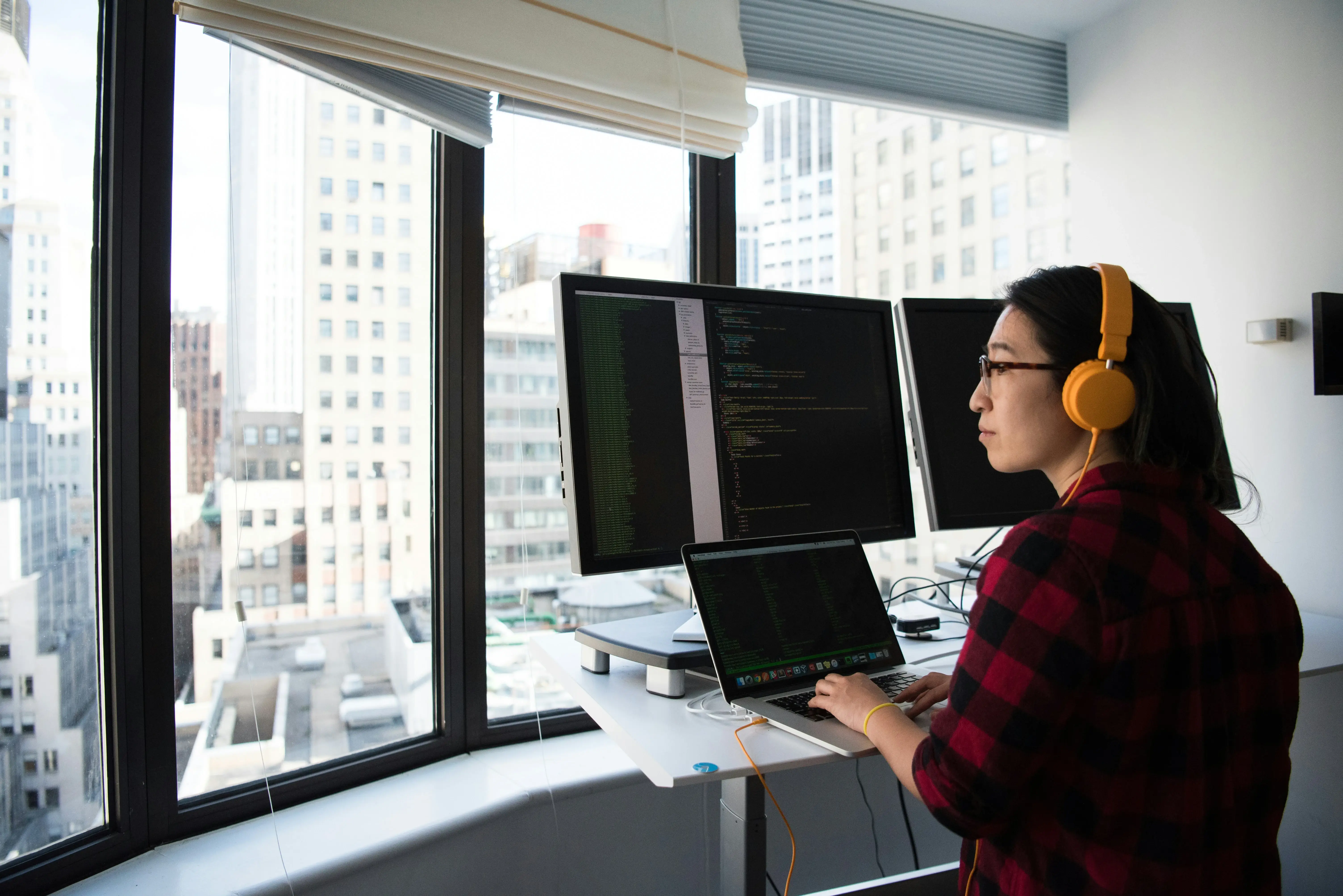 Desenvolupament front-end vs. back-end: quina ruta hauríeu de triar?